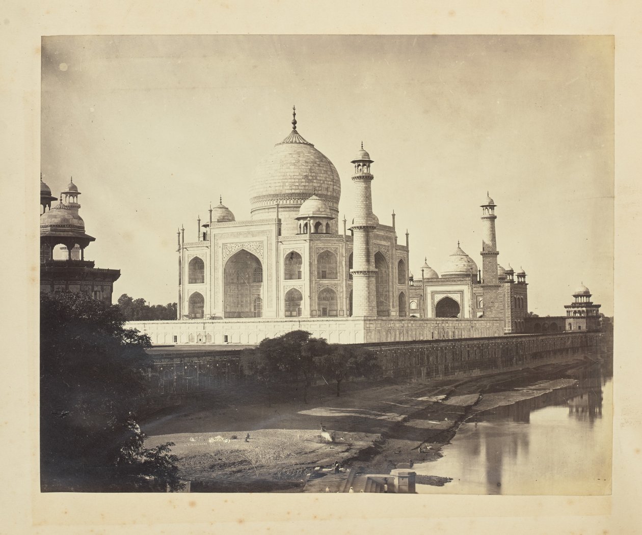 [Taj Mahal depuis les rives de la rivière Yamuna] - Unknown artist