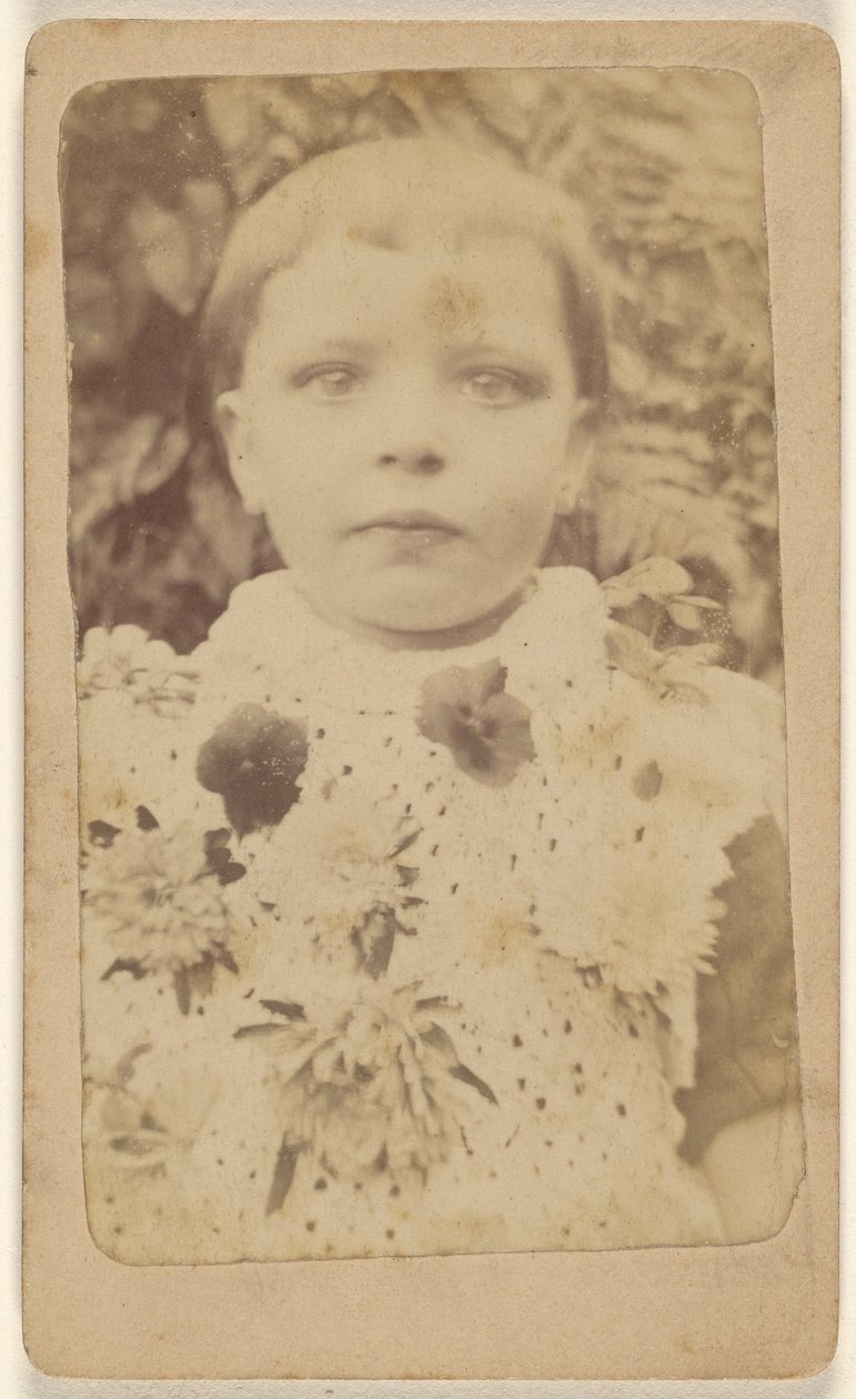 [Petite fille non identifiée portant une robe à fleurs] - Unknown artist