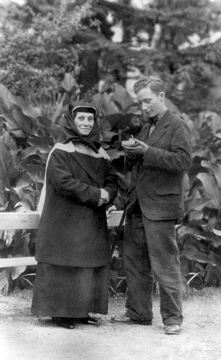 Ekaterina Gavrilovna Gueladze - mère de Staline, interviewée par le journaliste américain Knickerboker - Unknown photographer