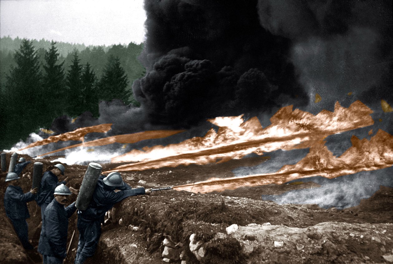 Soldats français utilisant des lance-flammes depuis les tranchées, Chemin des Dames - Unknown photographer