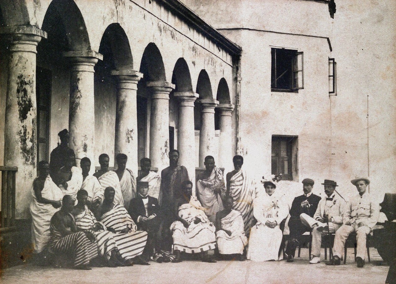 Roi Prempeh et cour avec Dr de Groot et Mme de Groot au château de la Côte d