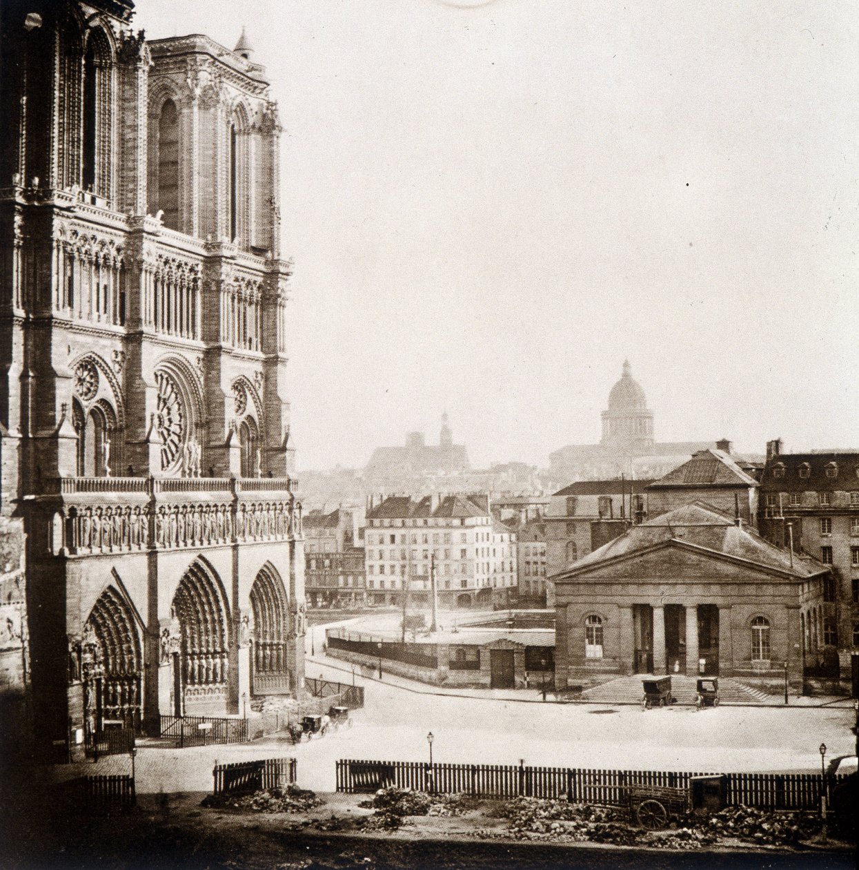 Notre Dame de Paris et la place, fin du 19e siècle - Unknown photographer