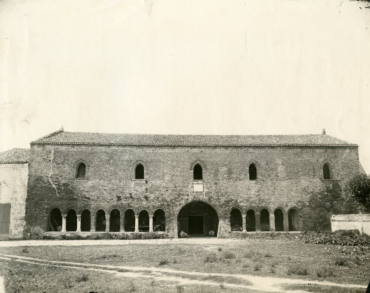 Palazzo della Ragione, abbaye de Pomposa, Émilie-Romagne, Italie, vers 1890 - Unknown photographer