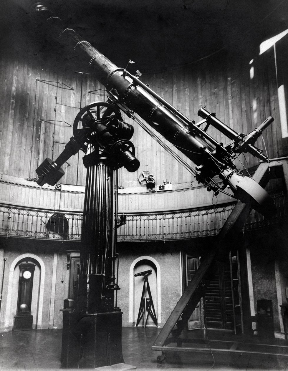 Le télescope Schmidt par Giovanni Virginio Schiaparelli (1835-1910) astrophysicien à Brera (Milan). Il a observé des configurations rectilignes sur la planète Mars, les appelant les canaux martiens (canali). - Unknown photographer