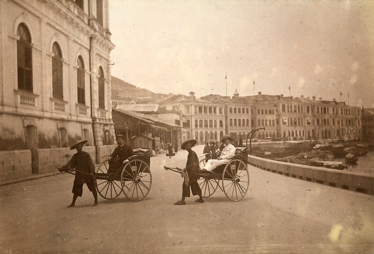 Deux hommes transportés en rickshaw à Hong Kong - Unknown photographer