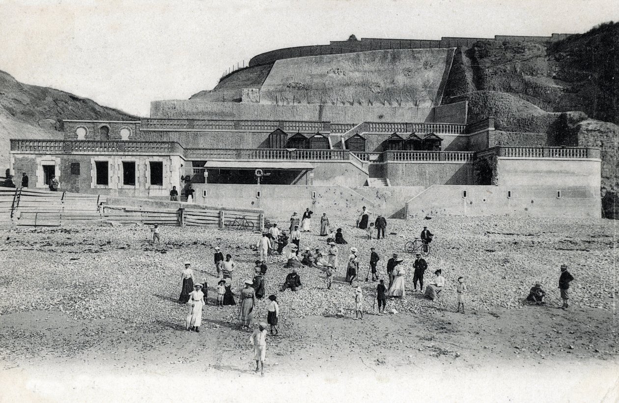 Vue de la plage de Mesnil-Val avec son casino et ses terrasses, Manche, Normandie, Carte postale du début du 20e siècle - Unknown photographer