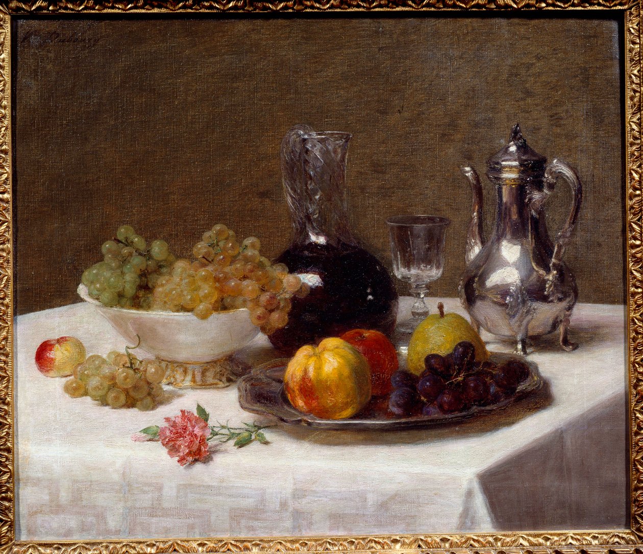 Coin de table Nature morte de fruits (raisins, coing et poire), argenterie et cruche à vin - Victoria Dubourg