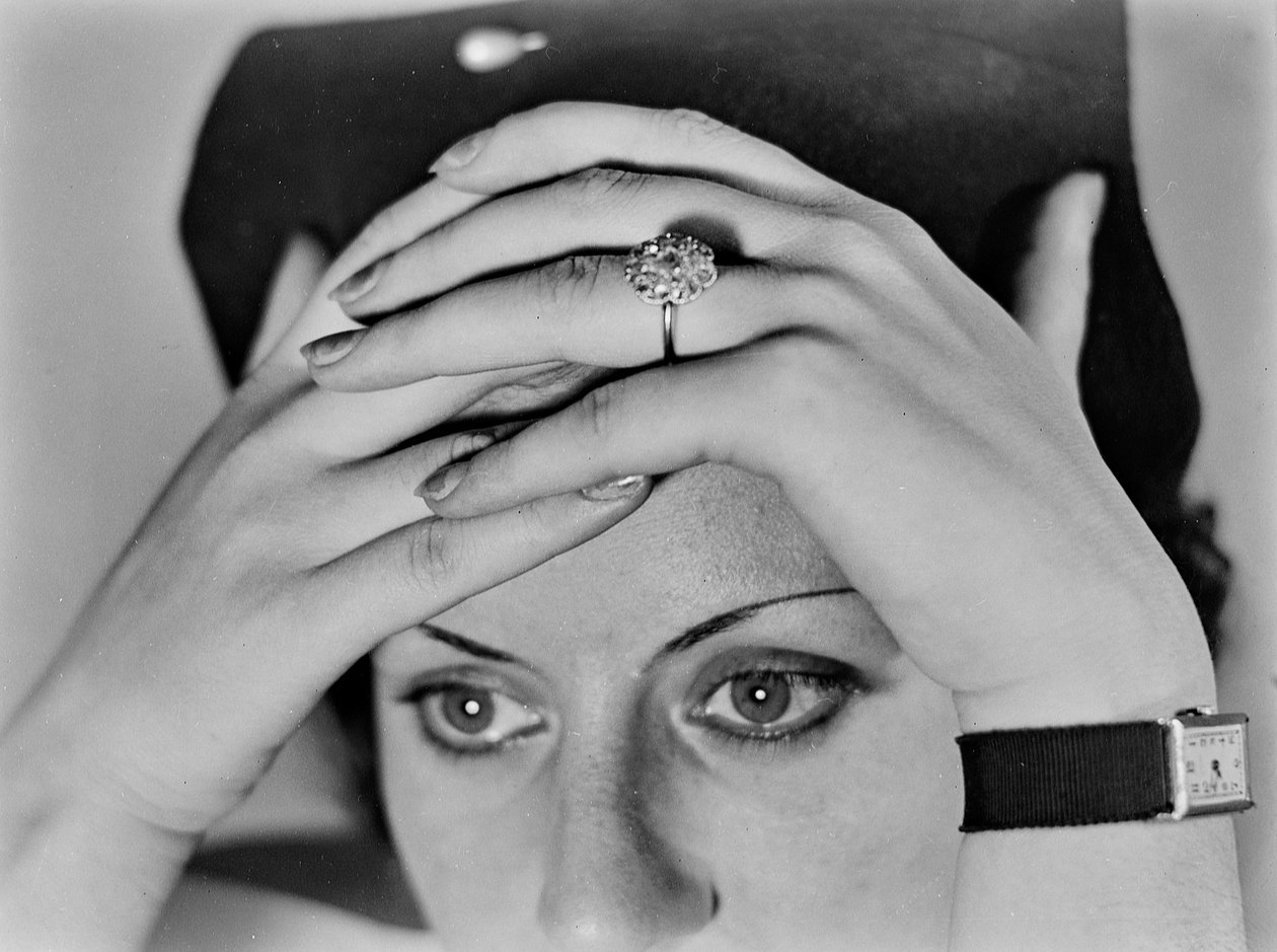 Mains et yeux féminins - Vincenzo Balocchi