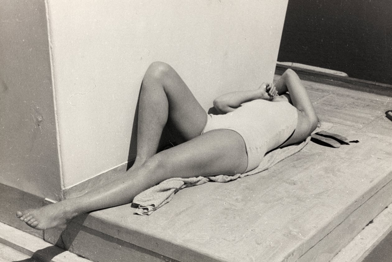 Bain de soleil à bord du bateau de croisière 