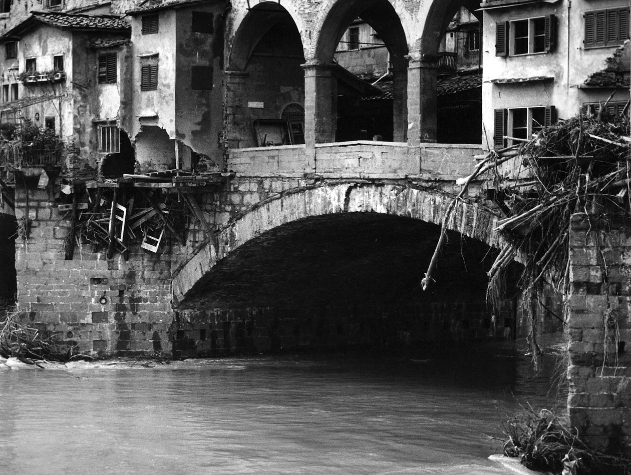 Le Ponte Vecchio à moitié détruit après l