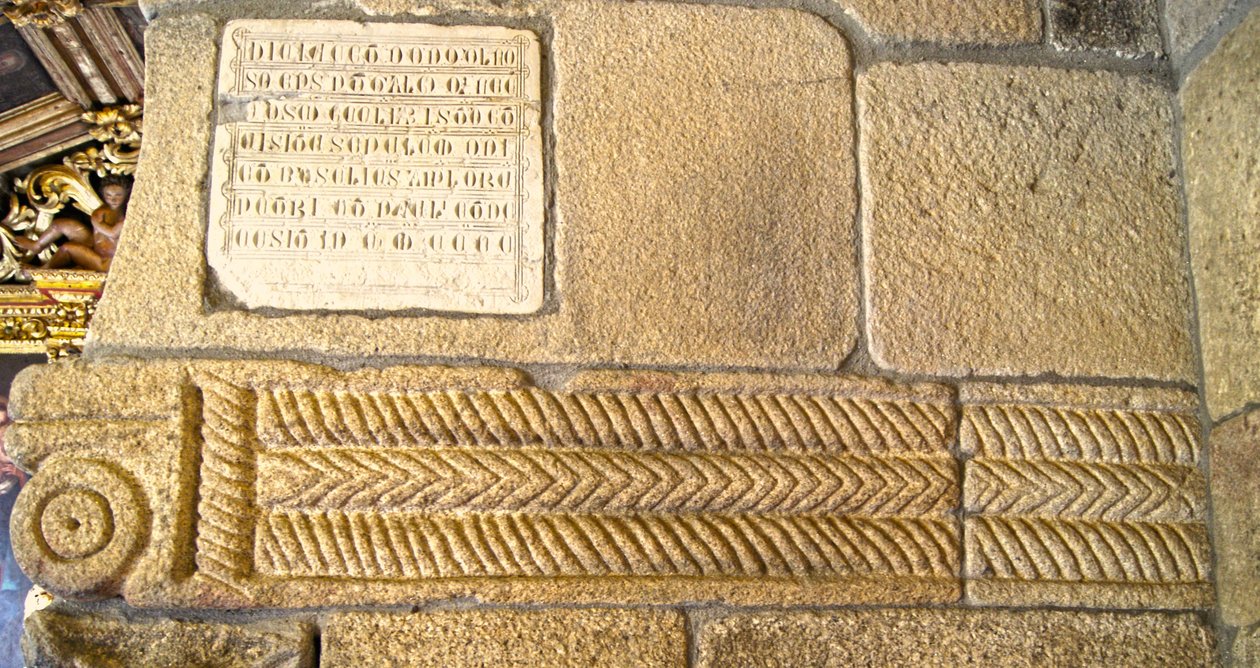 Sculptures wisigothiques dans la chapelle de São Pedro de Balsemão, Sé, Lamego, Portugal vers 599 - Visigothic