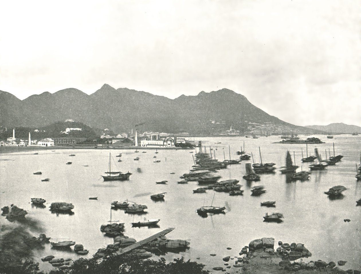 East Point montrant Victoria Hills, Hong Kong, 1895 - W and S Ltd