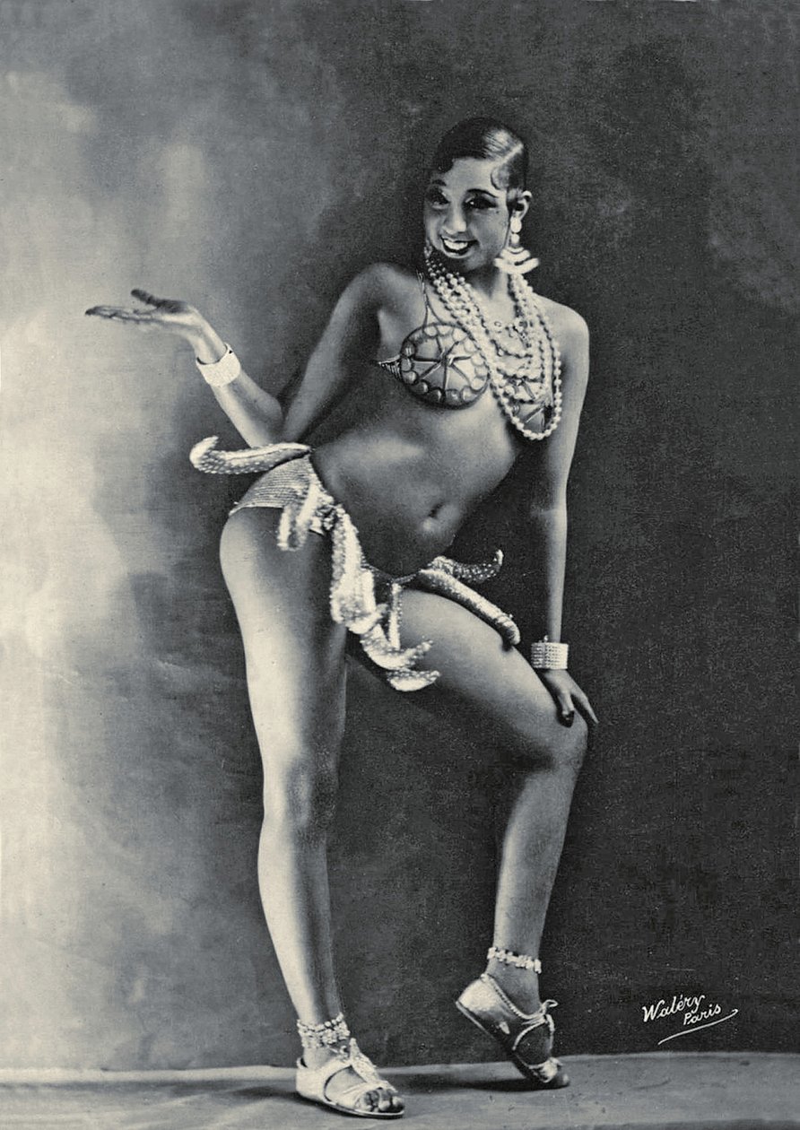 Josephine Baker portant son célèbre costume de banane vers 1927 - Walery