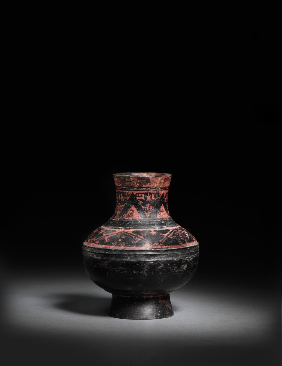 Petit pot en poterie noire laquée rouge, Hu, 476-221 av. J.-C. - Warring States period Chinese School