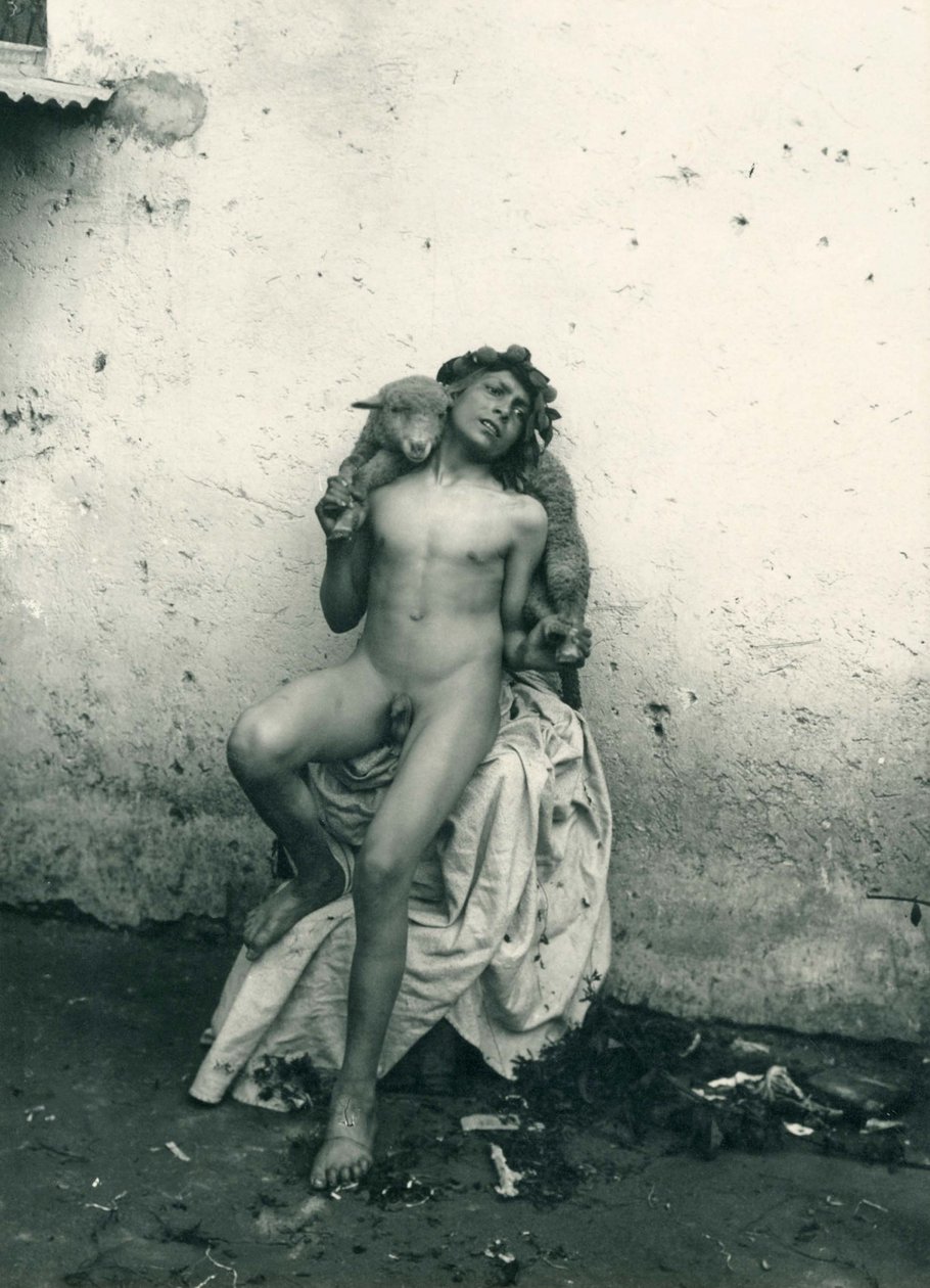 Jeune garçon tenant un mouton, Sicile. c1899 - Wilhelm von Gloeden