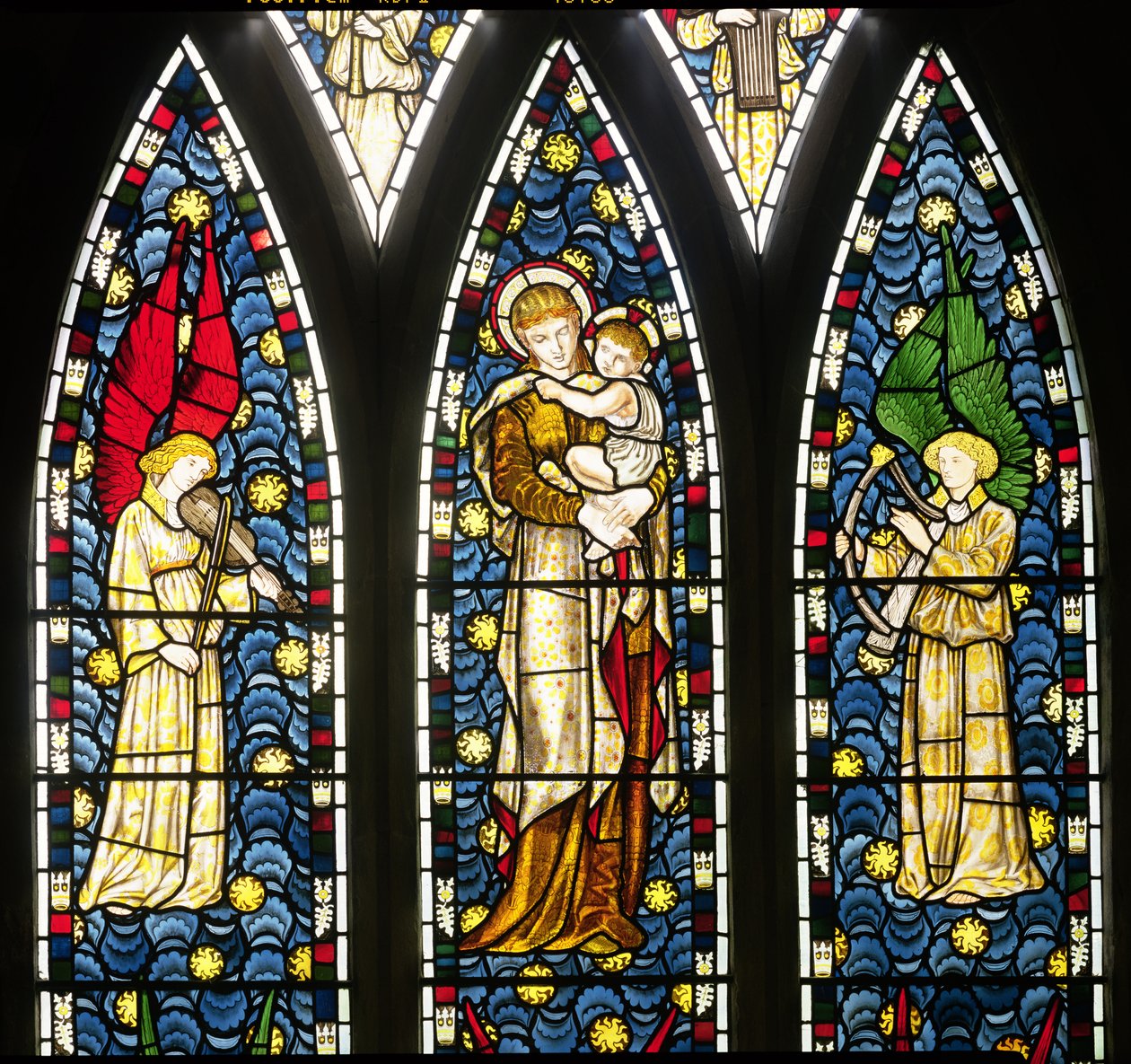 Madone et Enfant avec deux anges, moitié supérieure de la fenêtre des Anges (détail) - William Morris