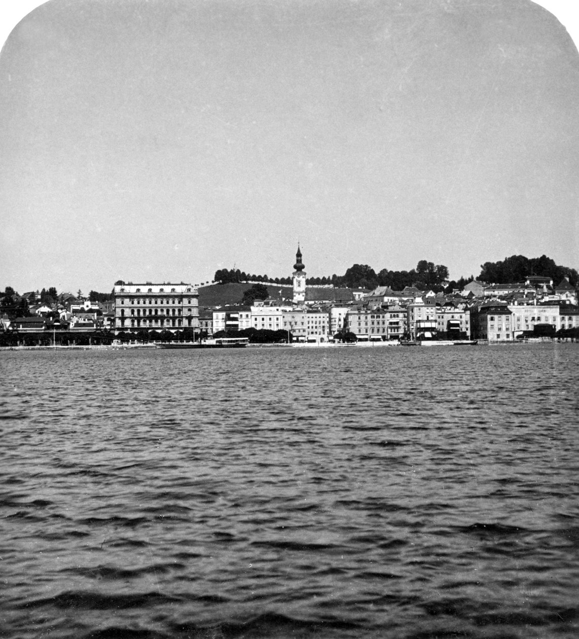 Le front de lac à Gmunden, Salzkammergut, Autriche - Wurthle and Sons