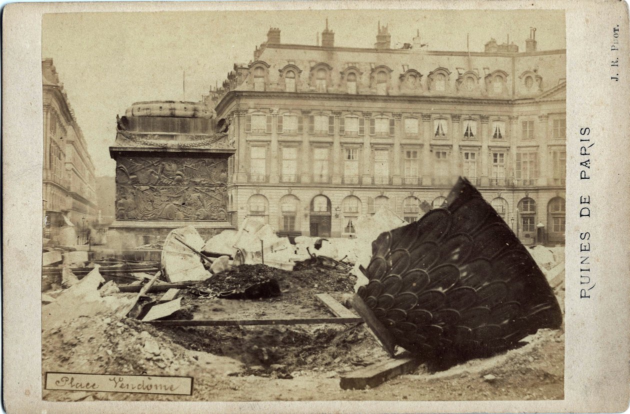 Commune de Paris (1871) : ruines sur la Place Vendôme à Paris. Photographie 1871. Dim. 16,5x10,8 cm - Frederick (attr. to) Barnard