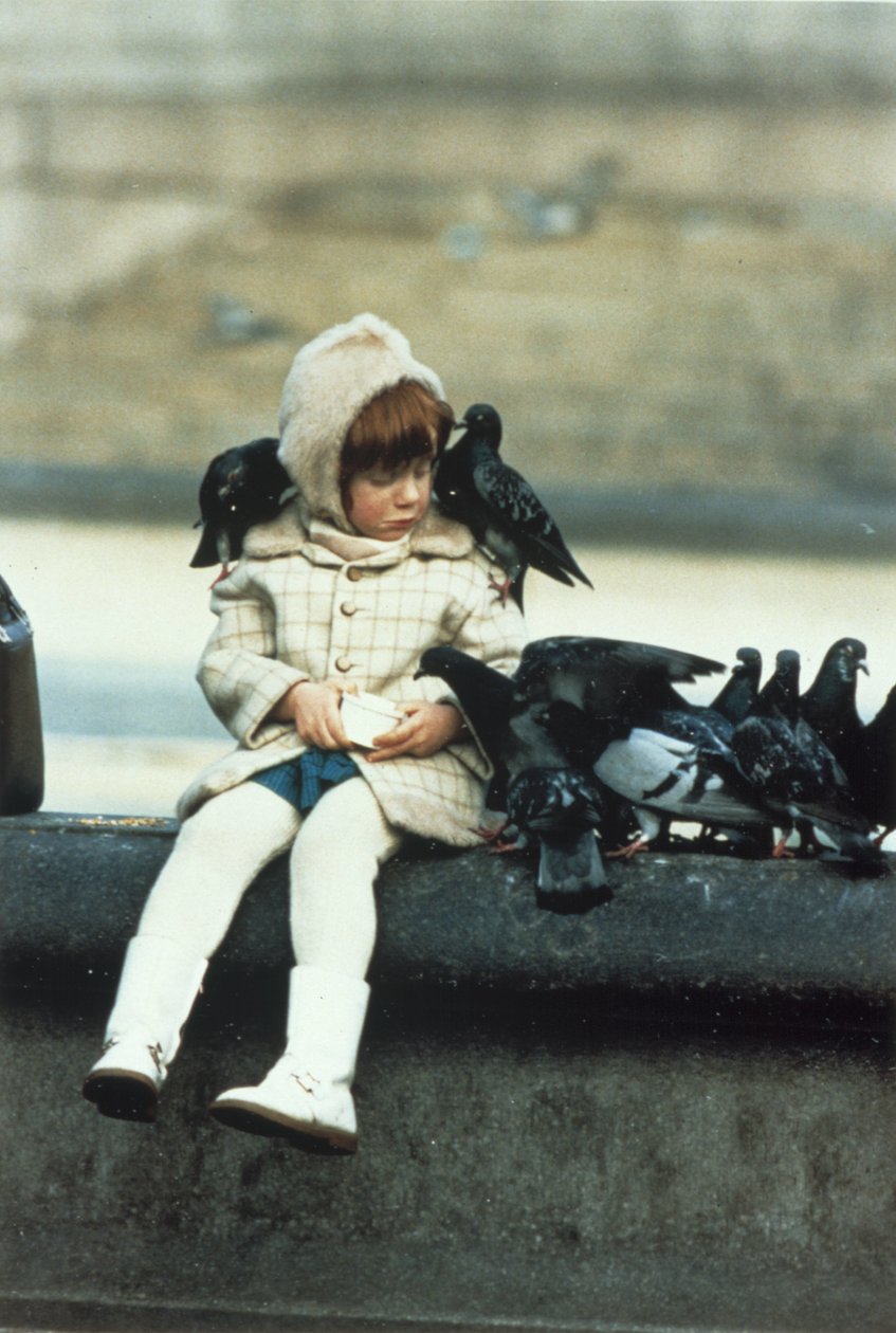 Petite fille avec des pigeons - Frederick (attr. to) Barnard