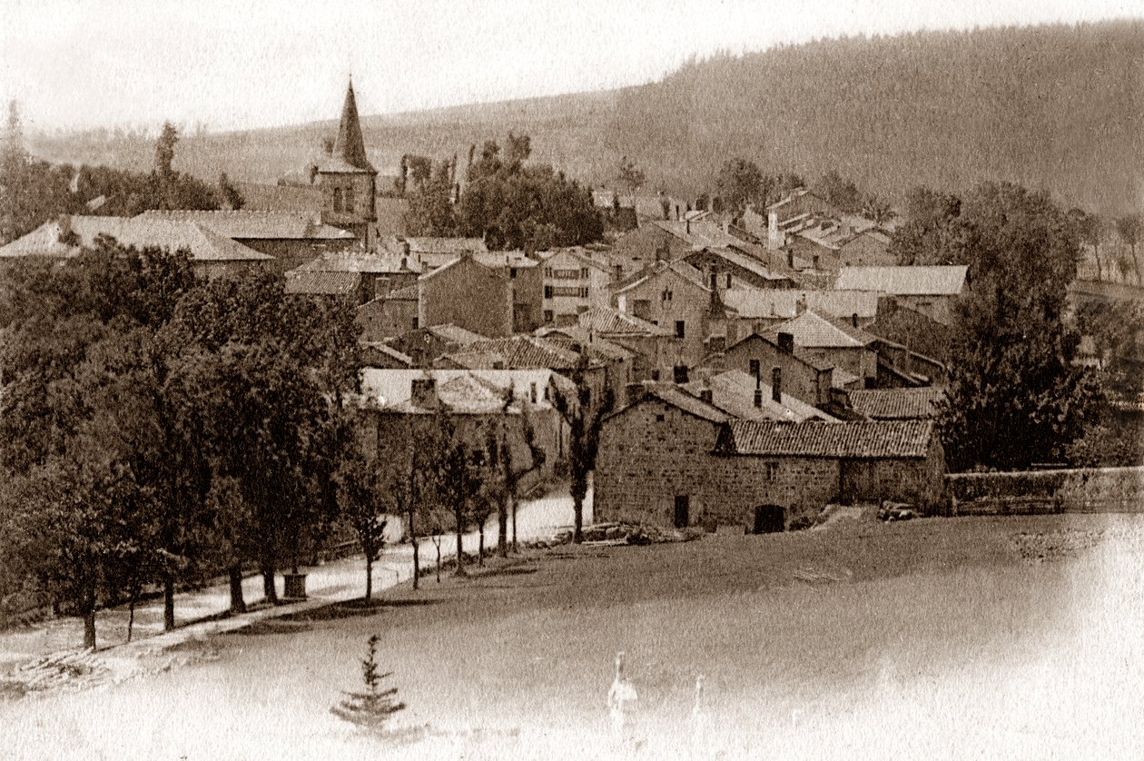 Le village de Saint-Bonnet-le-Froid, au début du XXe siècle (carte postale) - . .