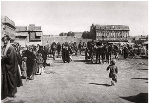 La place du bazar à Bassora, Irak, 1925 - A. Kerim