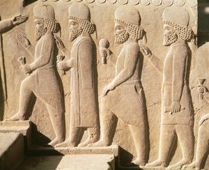 Relief représentant des gardes médians des escaliers de la salle Triplyon, période achéménide, VIe-Ve siècle av. J.-C.