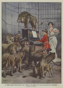 La célèbre chanteuse Emma Destinn chante à Berlin dans une cage avec 14 lions pour une scène de cinéma - Achille Beltrame