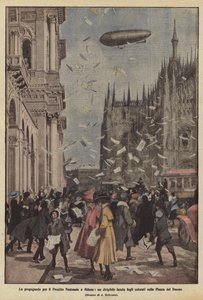 La propagande pour le prêt national à Milan, un dirigeable lance des feuilles colorées sur la Piazza del Duomo