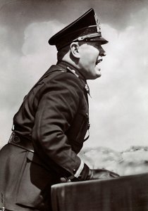 Mussolini faisant un discours