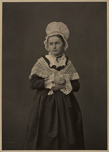 Femme en robe lorraine