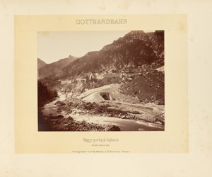 Chemin de fer du Gothard : galerie du Häggrigerbach avec la ligne supérieure