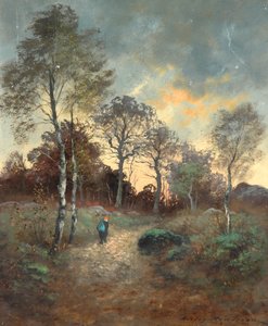 Figure marchant dans un bois