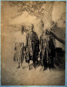 Trois hommes sénégalais en costume traditionnel (photo n/b) - African
