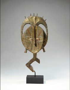 Mbulu Ngulu, une figure reliquaire Kota - African School