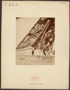 Fondations, poutrelle, ouvrier : Tour Eiffel