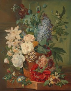 Fleurs dans un vase en terre cuite