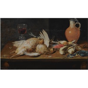 Nature morte avec un rouge-gorge, un martin-pêcheur, des perdrix et des oiseaux chanteurs, le tout sur une table en bois, ainsi qu