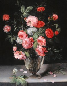 Nature morte aux fleurs dans un vase en verre
