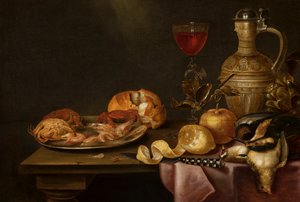 Nature morte aux crevettes et aux crabes sur une assiette en fer blanc