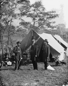 Abraham Lincoln avec Allan Pinkerton et le Major Général John A. McClernand, 1862 - Alexander Gardner