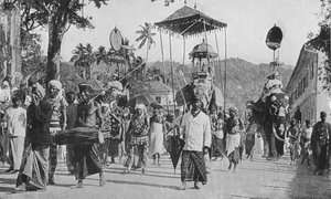 Kandy. Procession de Perahera, vers 1890, 1910 - Alfred William Amandus Plate