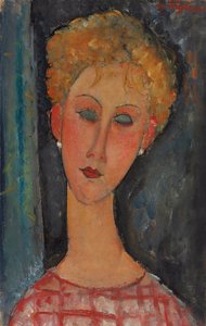 Femme blonde aux cheveux bouclés, vers 1918-1919