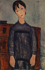 Fille debout en tablier noir, 1918