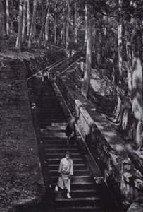 Les escaliers menant à la tombe du Shogun Ieyasu