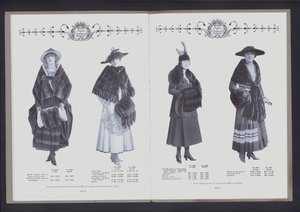 Double page du Théâtre de la Mode de la Fourrure