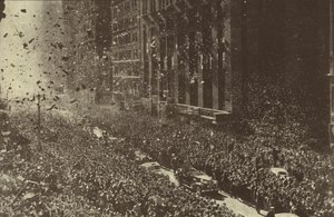 Le président américain Franklin D Roosevelt recevant un accueil enthousiaste à New York après avoir été élu pour un troisième mandat, décembre 1940 - American Photographer (after)