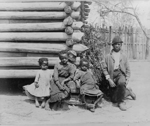 Homme afro-américain avec des enfants près de Thomasville, Géorgie
