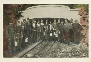 Exploitation minière américaine : Un lot heureux, mineurs revenant du travail - American Photographer