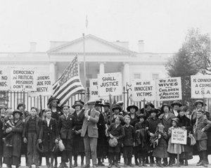 Enfants à la Maison Blanche appelant le Président à libérer les prisonniers politiques, 1922 - American Photographer
