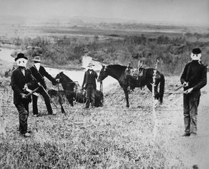 Fermiers-colons du Nebraska coupant les clôtures des éleveurs dans le comté de Custer